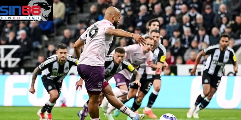 Sin88 - Kinh Nghiệm Soi Kèo Tài Xỉu Trận Newcastle - Brentford 3 Tìm lối chơi của cả hai đội